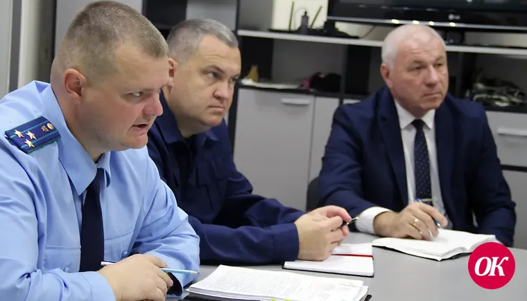 Вопросы волнующие жителей Кропоткина обсудили на приеме граждан прокурор Кавказского района Артем Шаблов, руководитель следственного комитета Денис Кабанов и глава Кропоткина Владимир Елисеев