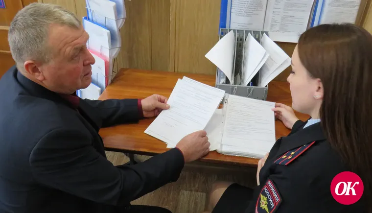 Сотрудники полиции и общественники провели акцию «Госуслуги - проще, чем кажется»
