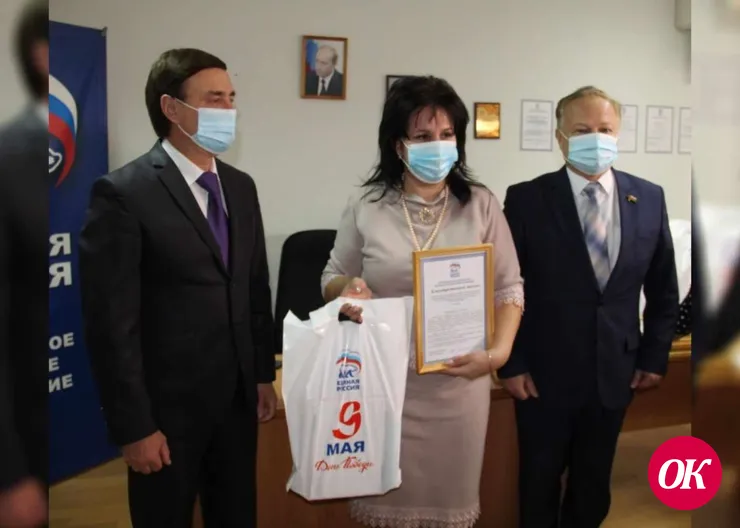 Волонтеры, которые весной первыми пришли на помощь людям во время пандемии, получили Благодарности краевого руководства «Единой России»