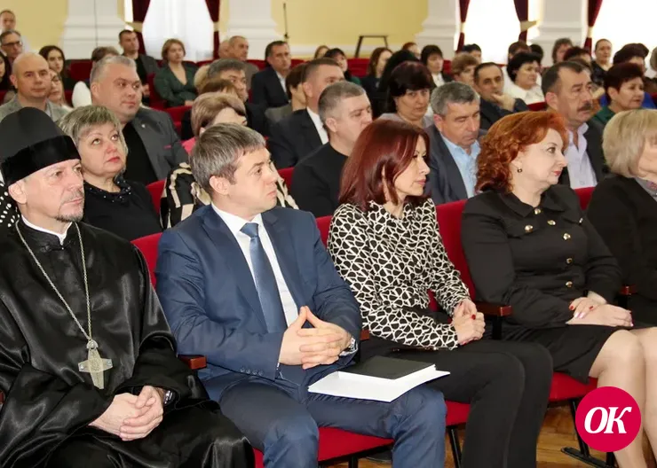 На планерке в администрации района по итогам года вручены награды работникам предприятий и организаций