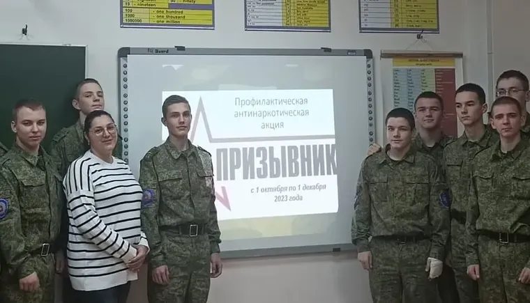 Лола в кадетском ПРИЗЫВНИК