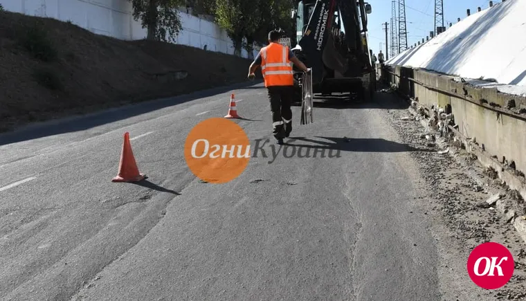 Ремонт дороги на улице Красной затрудняет проезд автомобилей