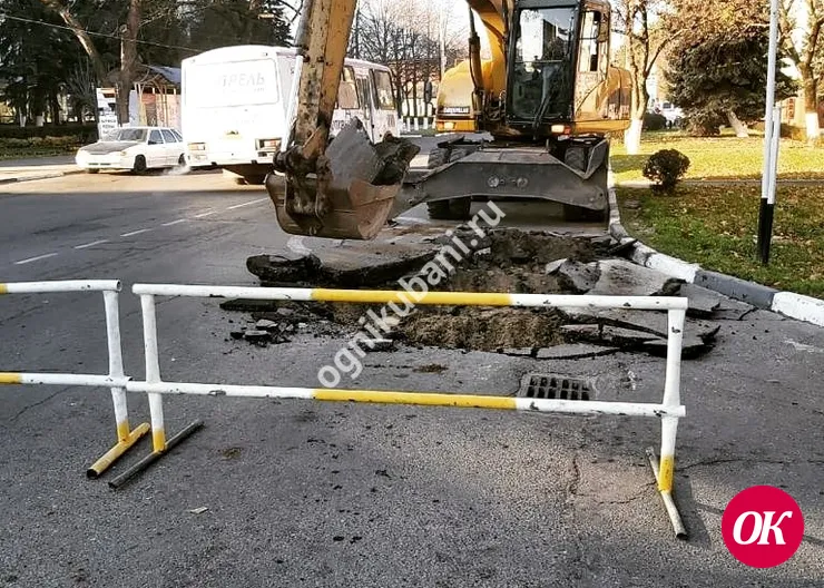В центре Кропоткина ремонтируют коллектор