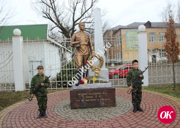 Воспитанники военно-патриотического клуба «Патриот» поклонились памяти воина-освободителя