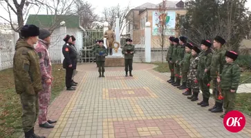 Воспитанники клуба «Патриот» возложили цветы к памятнику «Воину-освободителю»