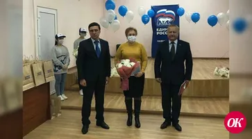 «Единороссы» в день 19-летия пожали друг другу руки