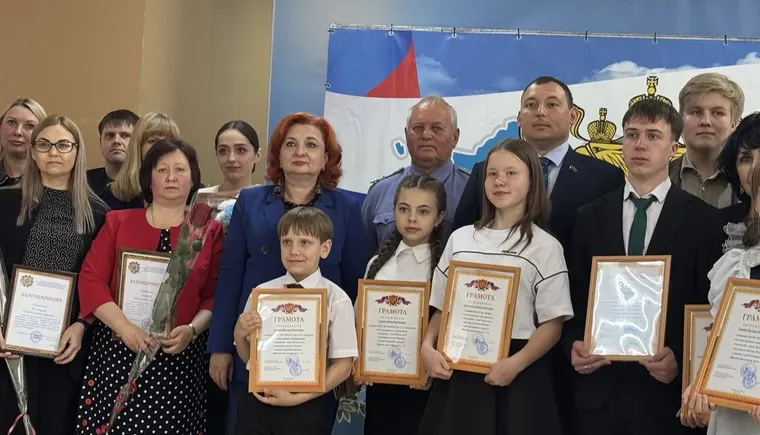 Школьников наградили за память о предках