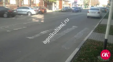 След от старой дорожной «зебры» на улице Красной,92 вводит в заблуждение пешеходов