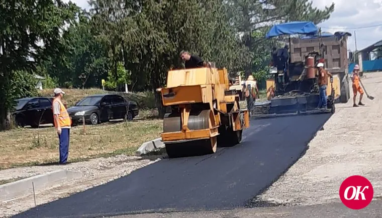 В поселке имени М.Горького на улицах идет ремонт дорожного полотна
