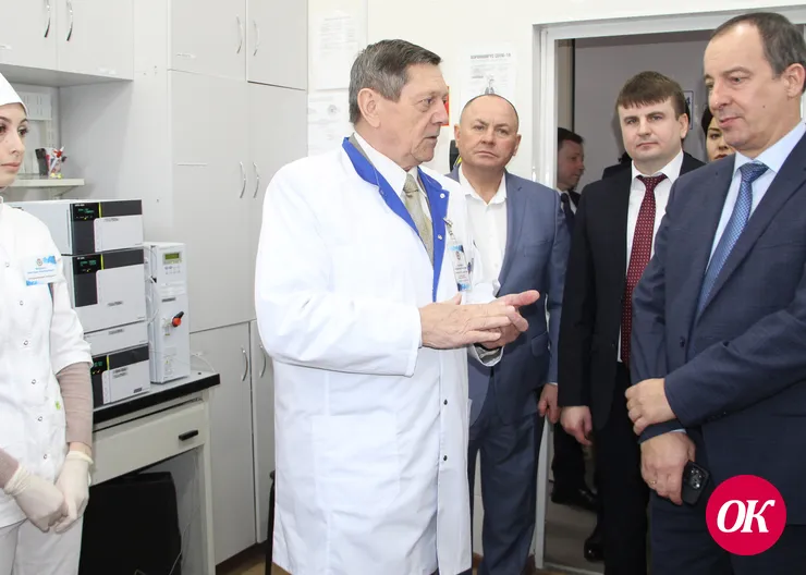Кропоткинскую краевую ветлабораторию с ознакомительным визитом посетил председатель ЗСК Юрий Бурлачко