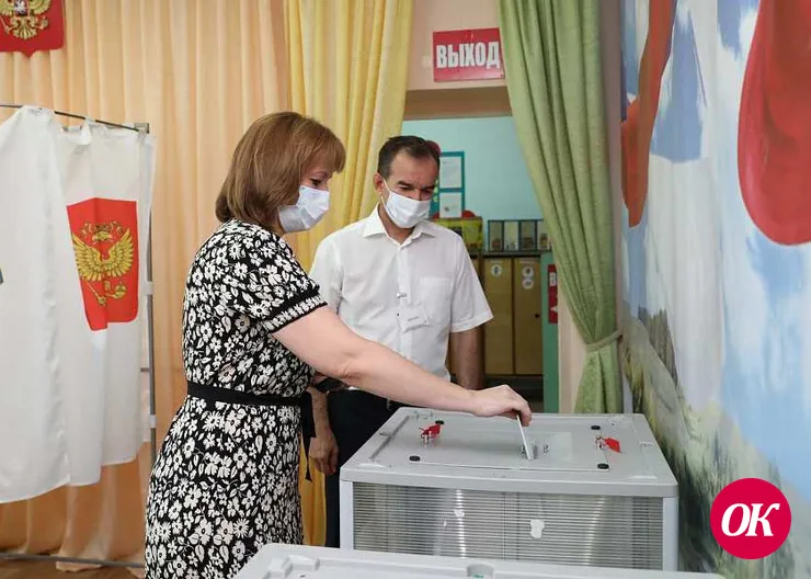 Вениамин Кондратьев с семьей проголосовали на своём участке в Динской