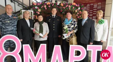 Полицейские Кавказского района поздравили сотрудниц и ветеранов службы с весенним праздником