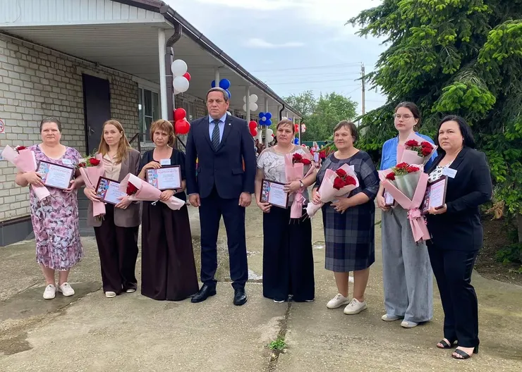 Книгочеям в подарок библиотека