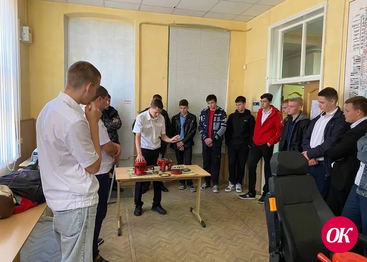 Более 150 школьников примеряли на себя роль машиниста локомотива, каменщика, электромонтера и повара