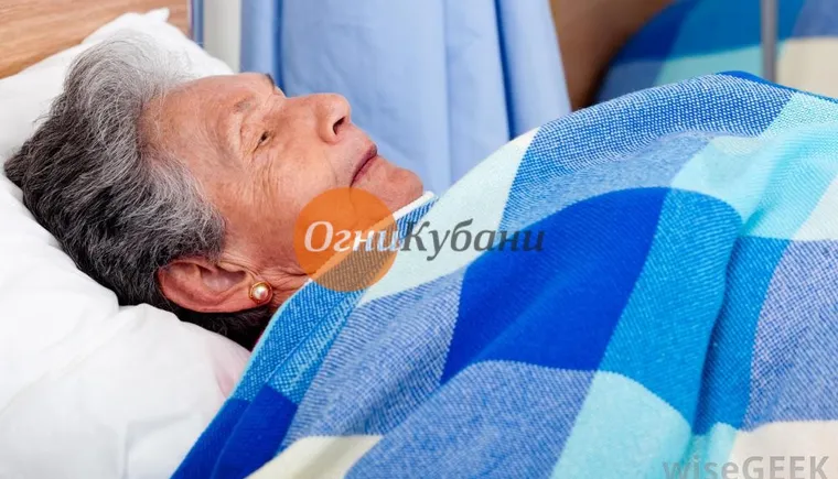 https://ognikubani.ru/wp-content/uploads/2019/09/older-woman-in-bed-with-blue-checkered-comforter