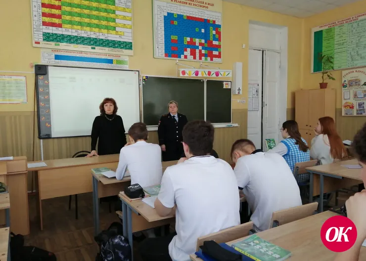 Госавтоинспекторы и представители комиссии по делам несовершеннолетних провели для старшеклассников разъяснительные беседы