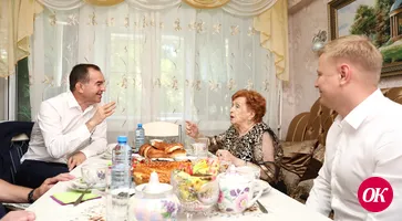 Вениамин Кондратьев встретился с ветераном Великой Отечественной войны Лидией Ивановной Резниченко