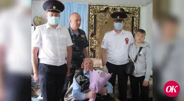 В День Победы полицейские Кавказского района навестили ветерана Великой Отечественной войны, пенсионера МВД Н.Ф. Ткачева и возложили цветы к Вечному огню