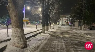 К раннему утру тротуары и дороги в Кропоткине расчищены от снега, льда и обработаны антигололедной смесью