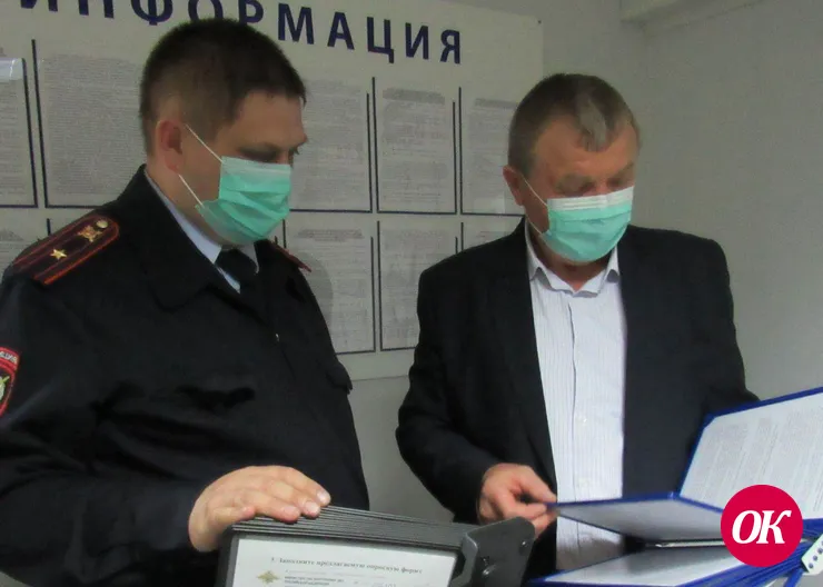 Председатель Общественного совета при ОМВД России по Кавказскому району посетил отдел по вопросам миграции