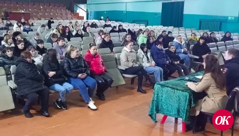Полицейские проводят беседы по правилам кибербезопасности