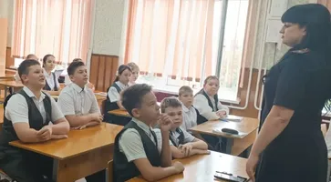 Инспектор по делам несовершеннолетних провела в школе профилактические беседы
