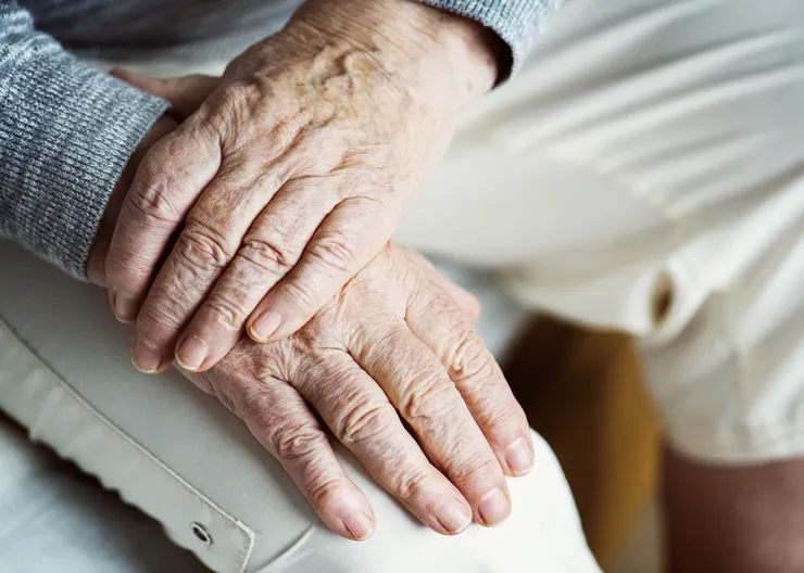 https://ognikubani.ru/wp-content/uploads/2023/01/closeup-of-elderly-hands