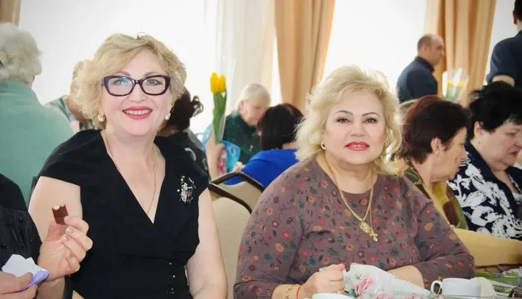 photo_5422435502017075915_y