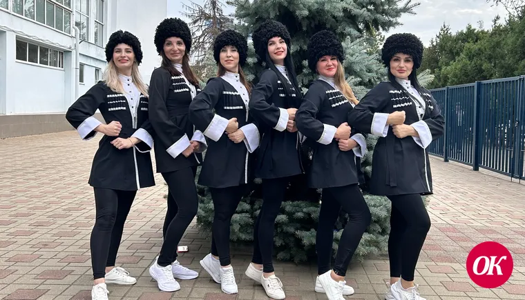 Женщины из Кавказского района бегали на скорость в объемной обуви, приседали с восьмикилограммовой гирей и танцевали лезгинку на спортивном конкурсе в Анапе