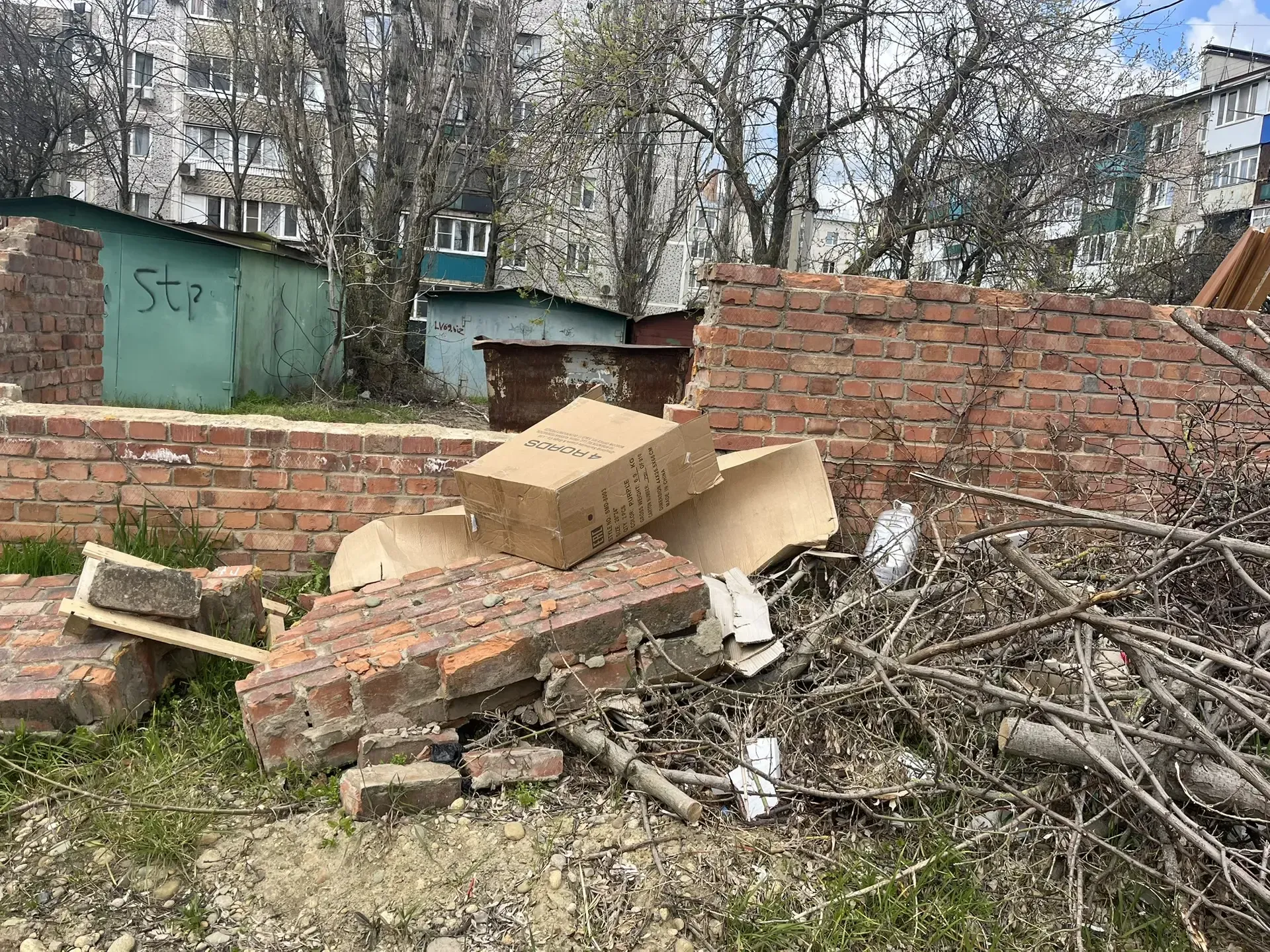 Мкр №1, дом №35/2. До слез...