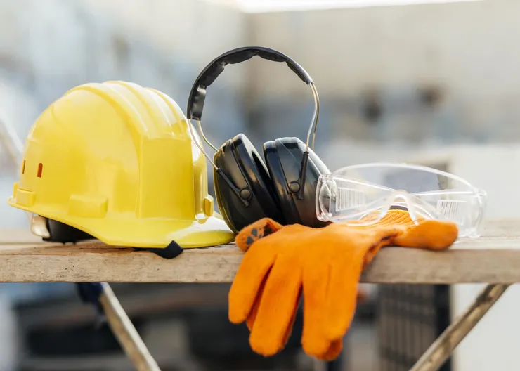 front-view-of-protective-glasses-with-hard-hat-and-headphones