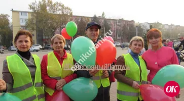Флэшмоб  "Соблюдаем ПДД и дружим с ГИБДД" провели ЮИДовцы и патруль "Серебряного возраста"