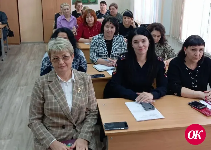 Сотрудники полиции, специалисты управления образования и завучи школ обсудили проблему девиантного поведения учащихся