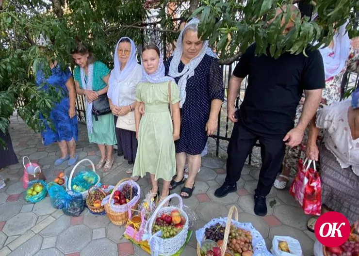 Сотни прихожан сегодня пришли в Покровский собор города Кропоткина на праздник Преображения Господне