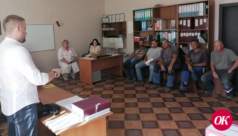 Сотрудники полиции проводят беседы по финансовой грамотности в трудовых коллективах