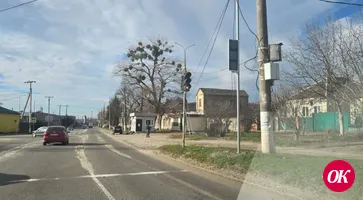 В Кропоткине на перекрестке улиц Пушкина и Чапаева устанавливают новые светофоры