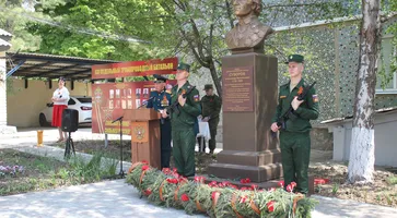 Под взором великого полководца