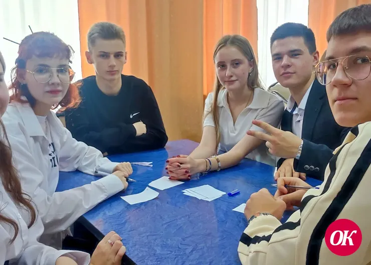 Молодежь района показала свои навыки в интеллектуальной игре «Что? Где? Когда?»