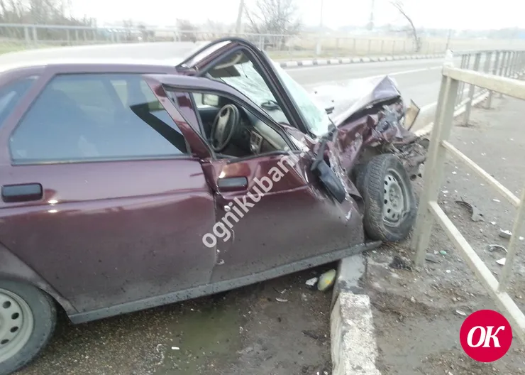 В станице Дмитриевской в аварии пострадал водитель «Приоры»