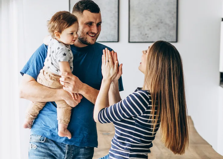 https://ognikubani.ru/wp-content/uploads/2023/01/young-family-with-their-little-son-at-home_1-1