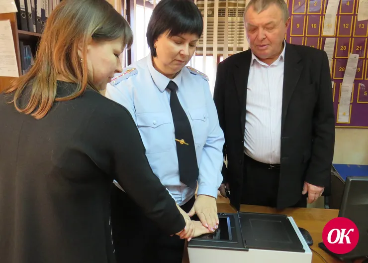 Сотрудники полиции и общественники провели акцию «Госуслуги - проще, чем кажется»
