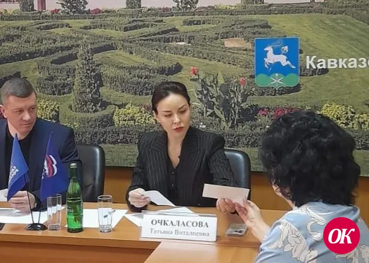 Прием граждан провели в Кропоткине депутаты Законодательного Собрания края Татьяна Очкаласова и Сергей Болдин
