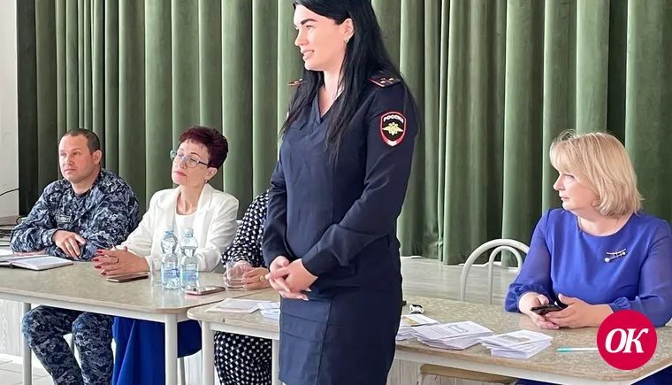 Руководители подразделений районного отдела полиции побывали на общешкольных родительских собраниях