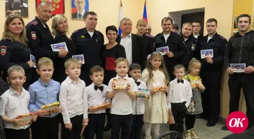 Дошкольники трогательно поздравили участковых уполномоченных полиции с профессиональным праздником