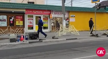 Виновник автоаварии на перекрестке улиц Красная и Ворошилова восстановил ограждение за свой счет