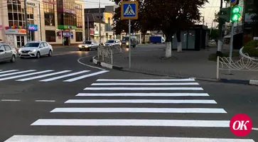 В Кавказском районе продолжают обновлять пешеходную разметку