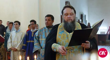 На праздничное богослужение в честь Рождества Пресвятой Богородицы в Покровский собор пришли десятки прихожан