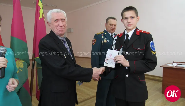 В Кавказском районе полицейскими и общественниками проведена торжественная выдача паспортов юным гражданам города
