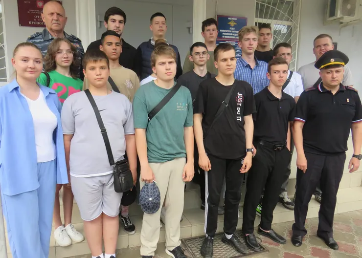 На Кубани правоохранители и общественники проводят профориентационные мероприятия