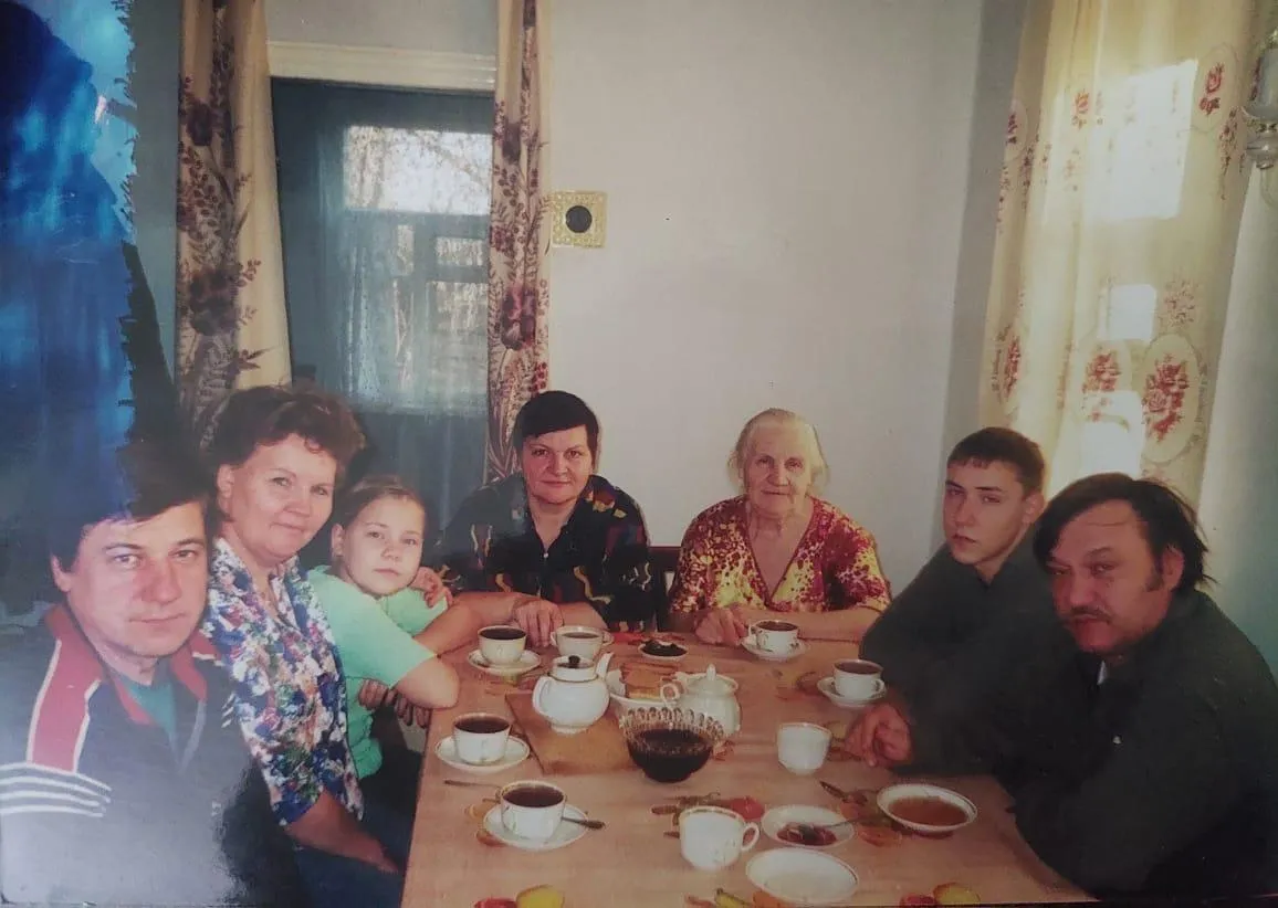 Чаепитие дома у Лидии Михайловны Ивановой в выходной день.